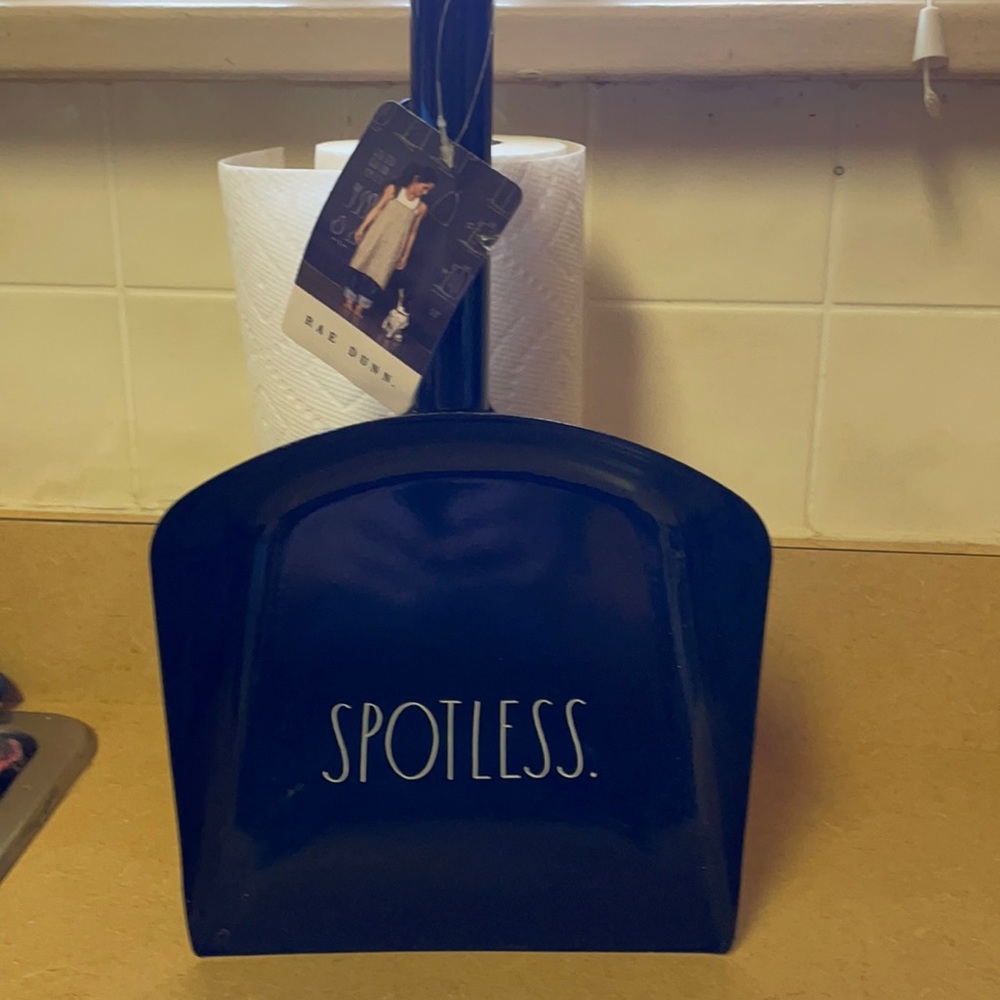 NEW Rae Dunn Dustpan
